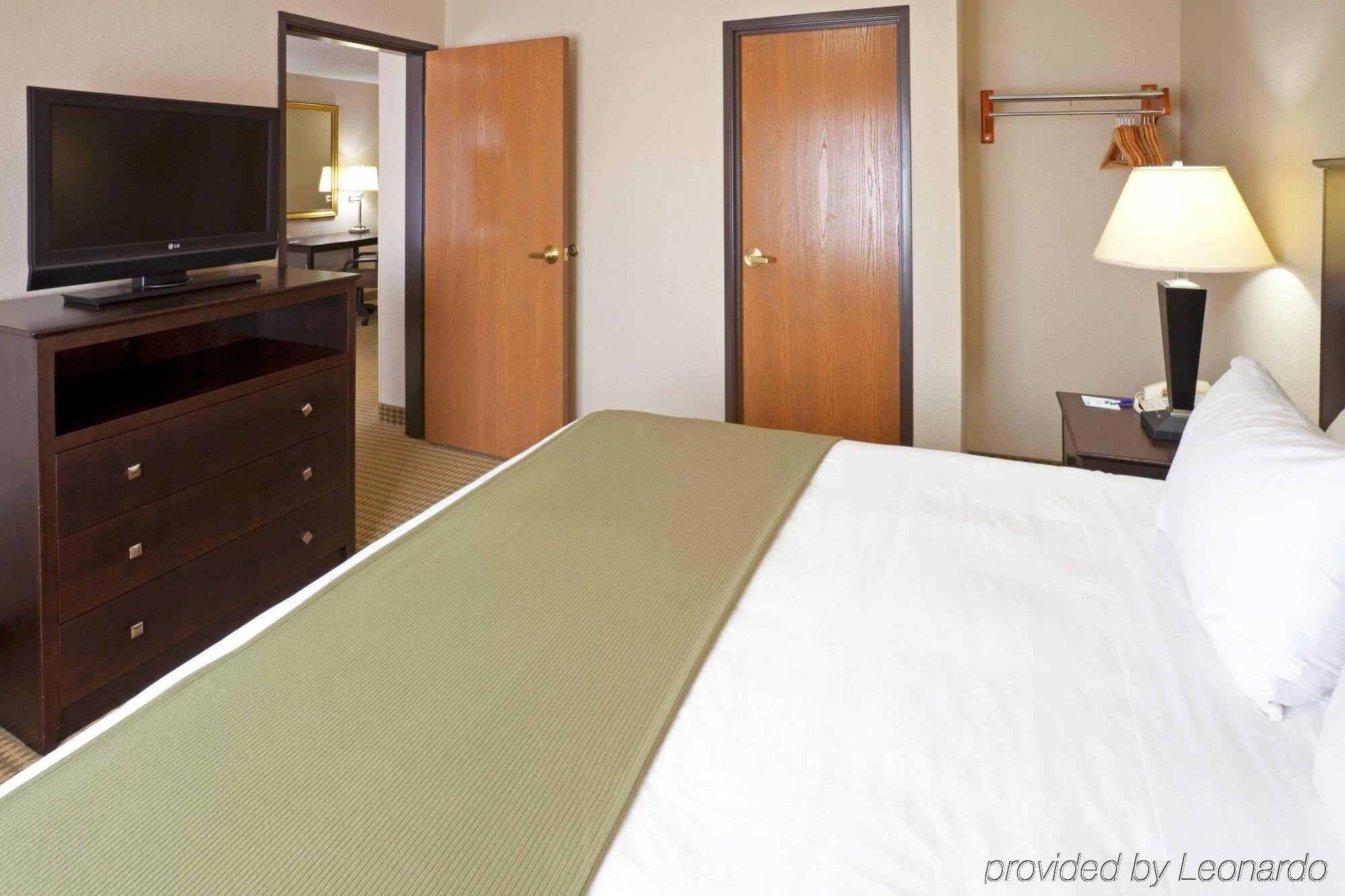 Holiday Inn Express Hotel And Suites Fort Worth/I-20 Экстерьер фото